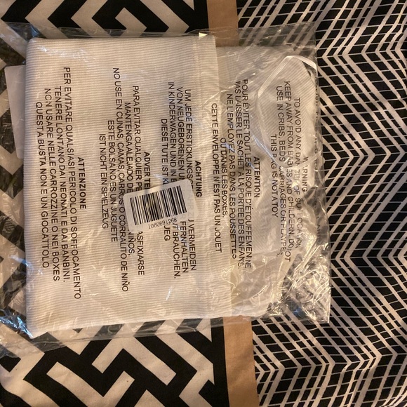 Off shoulder top - Picture 4 of 4